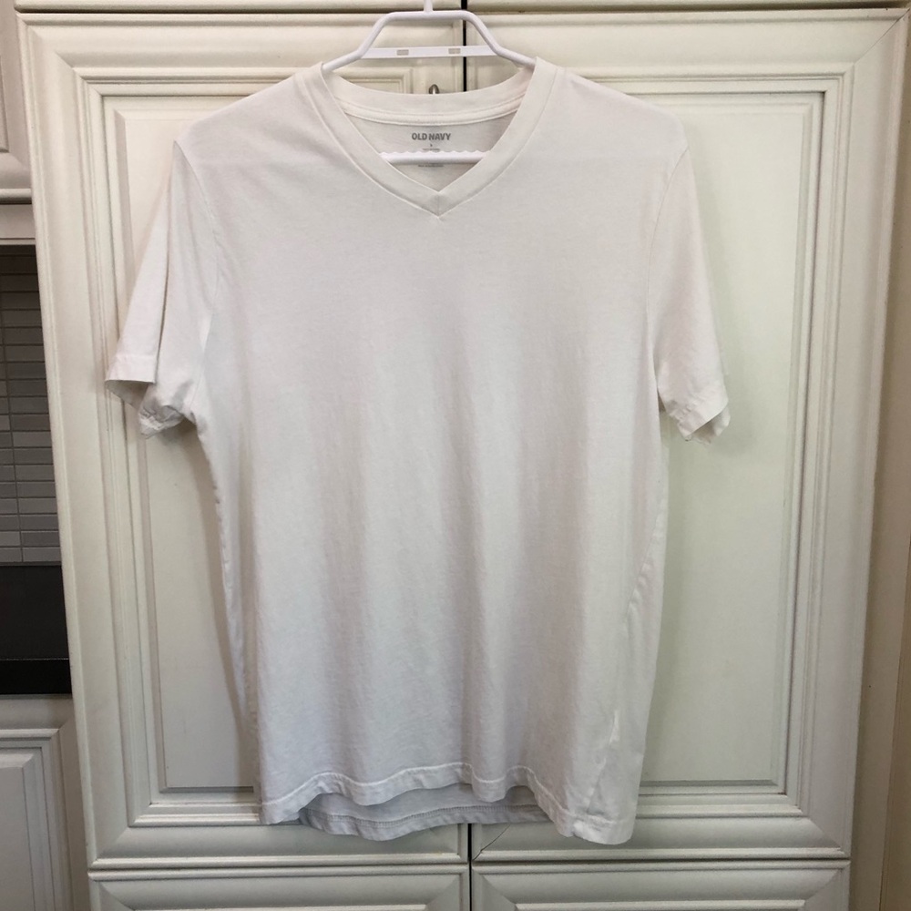Old Navy men’s v-neck t-shirt